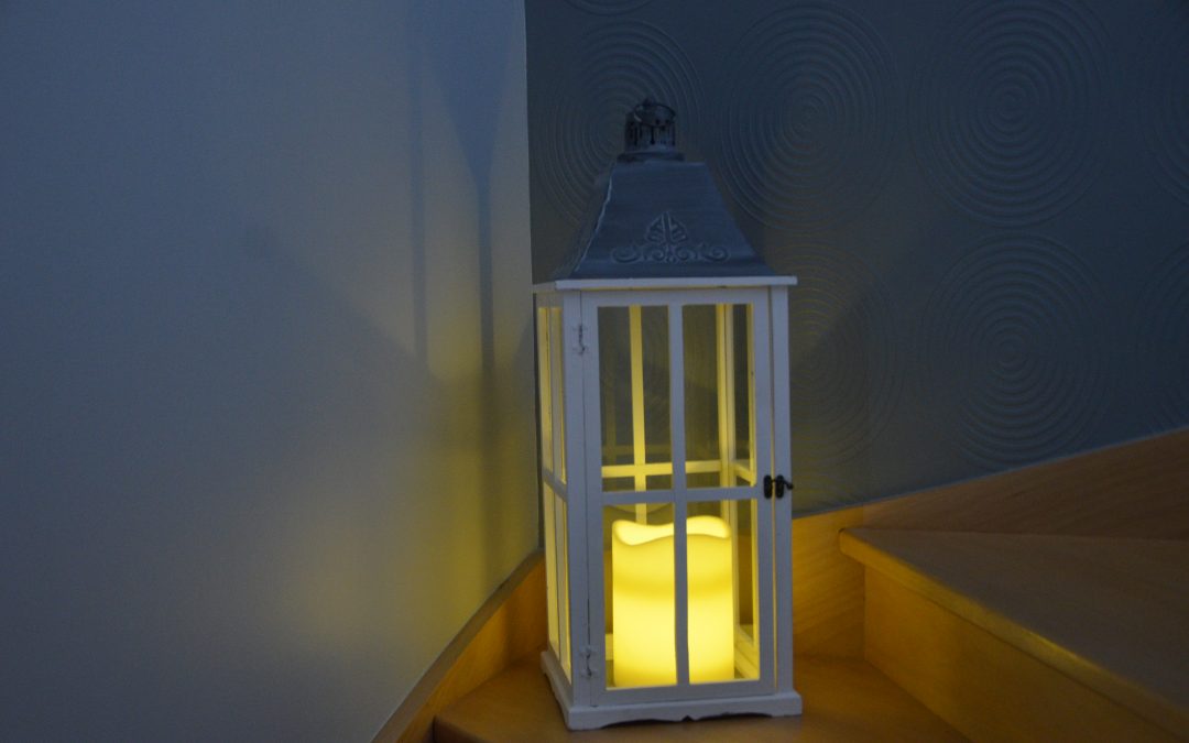 Lanterne blanche en bois : 11 €